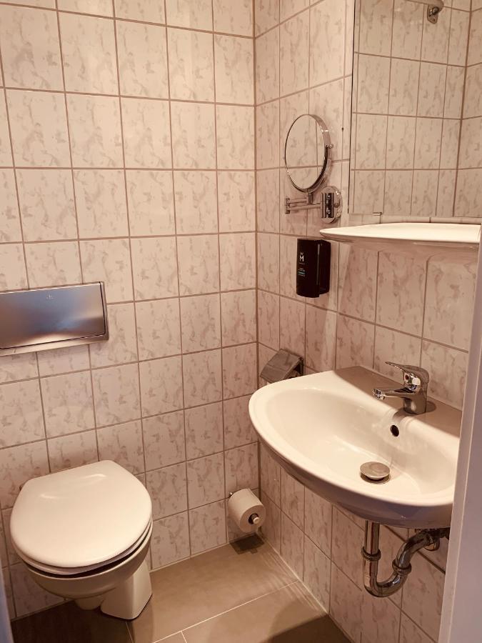 Отель Kunibert Der Fiese Кёльн